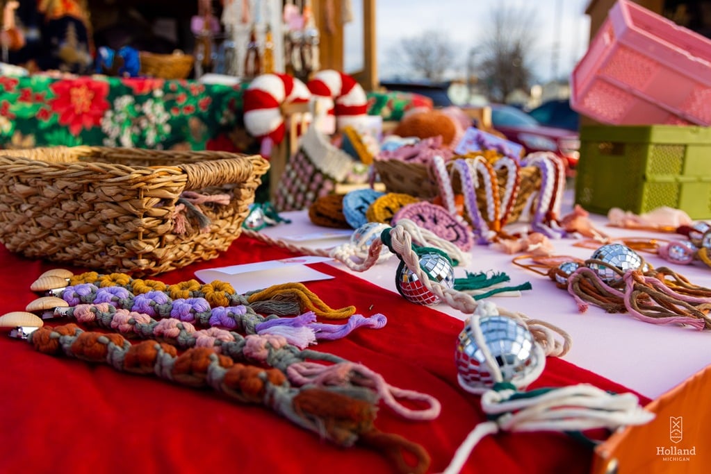 Get cheap bus tickets to Holland to enjoy the Christmas Market - Wanderu